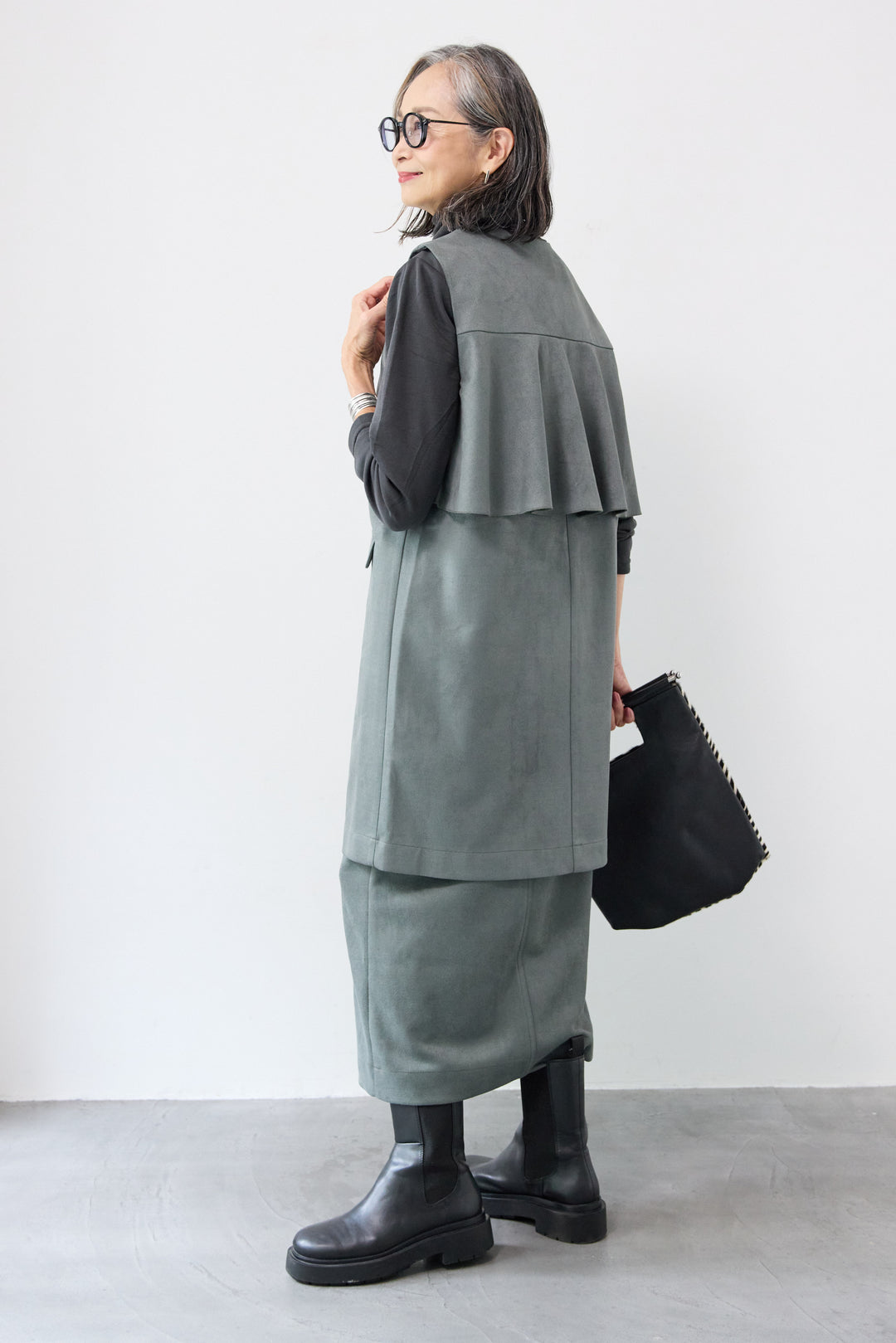 スエードポンチスカート