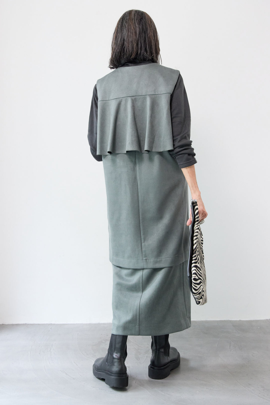 スエードポンチスカート