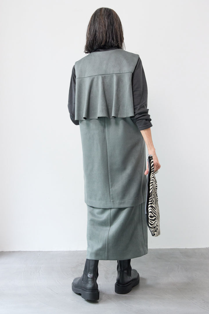 スエードポンチスカート