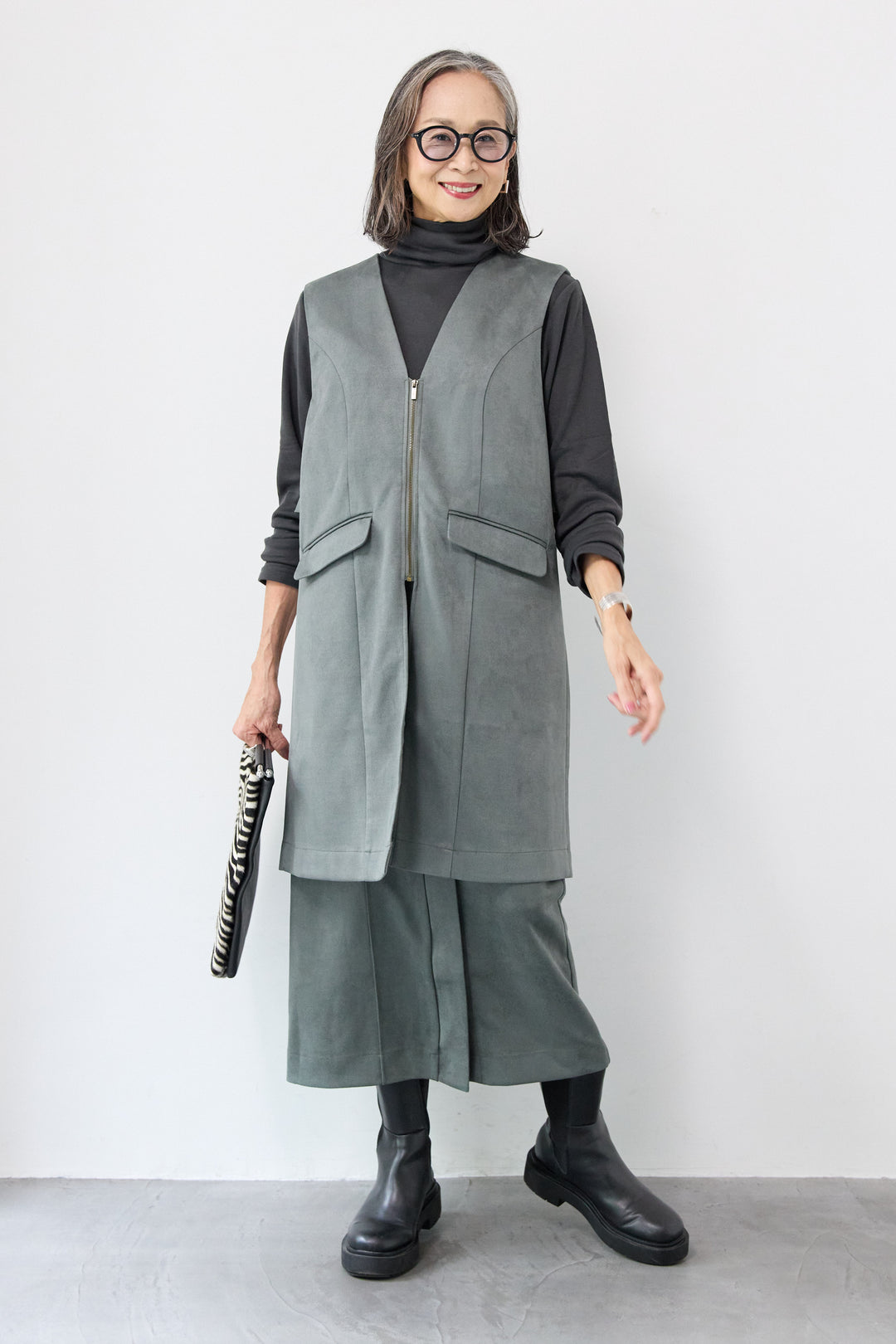 スエードポンチスカート