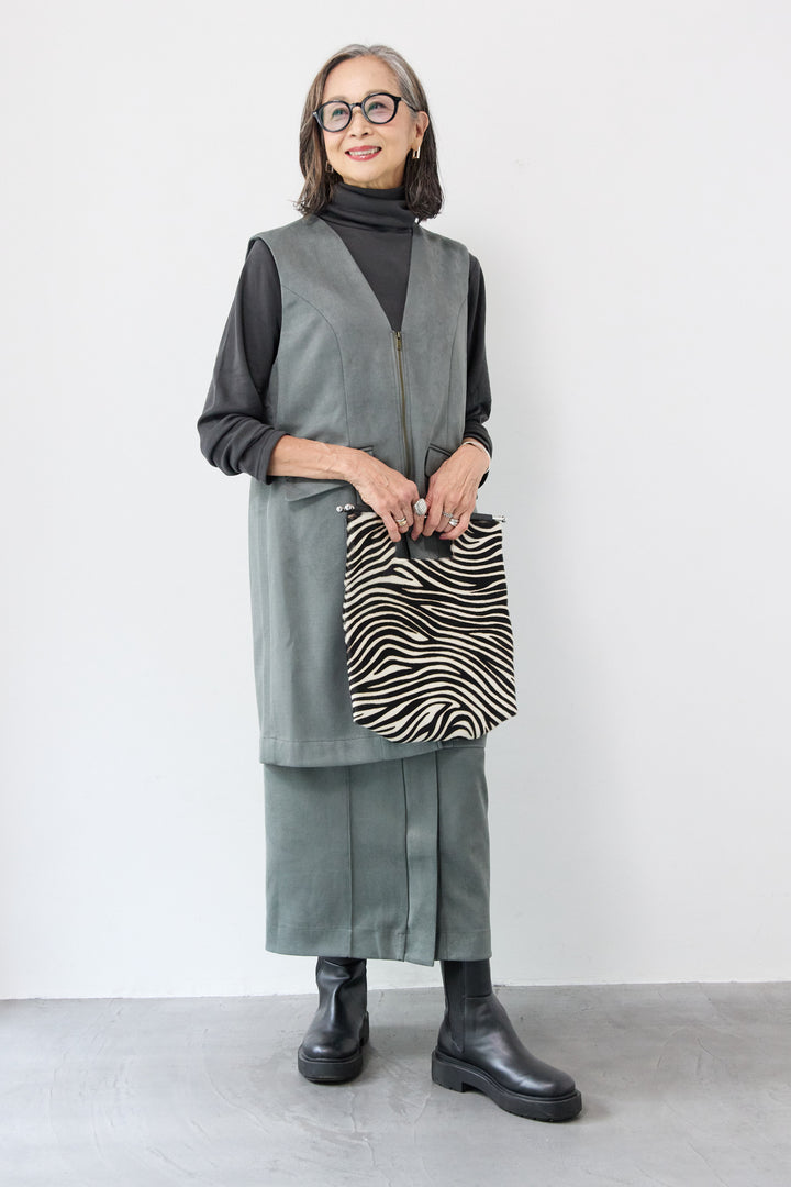 スエードポンチスカート