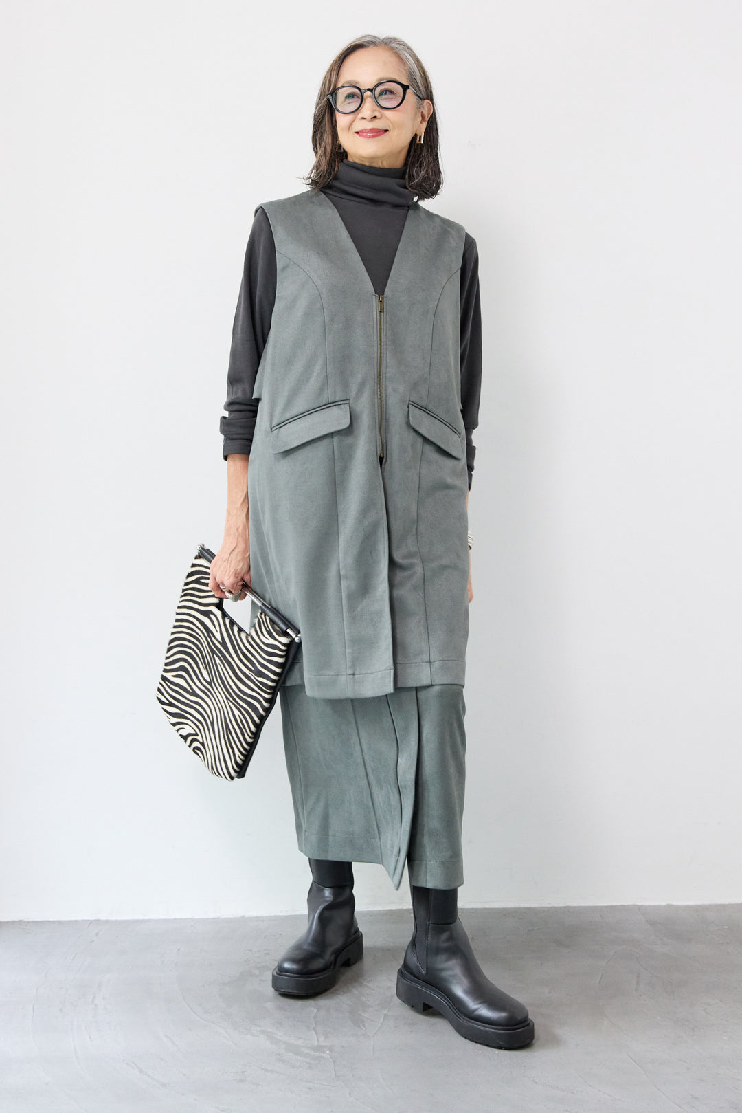 スエードポンチスカート