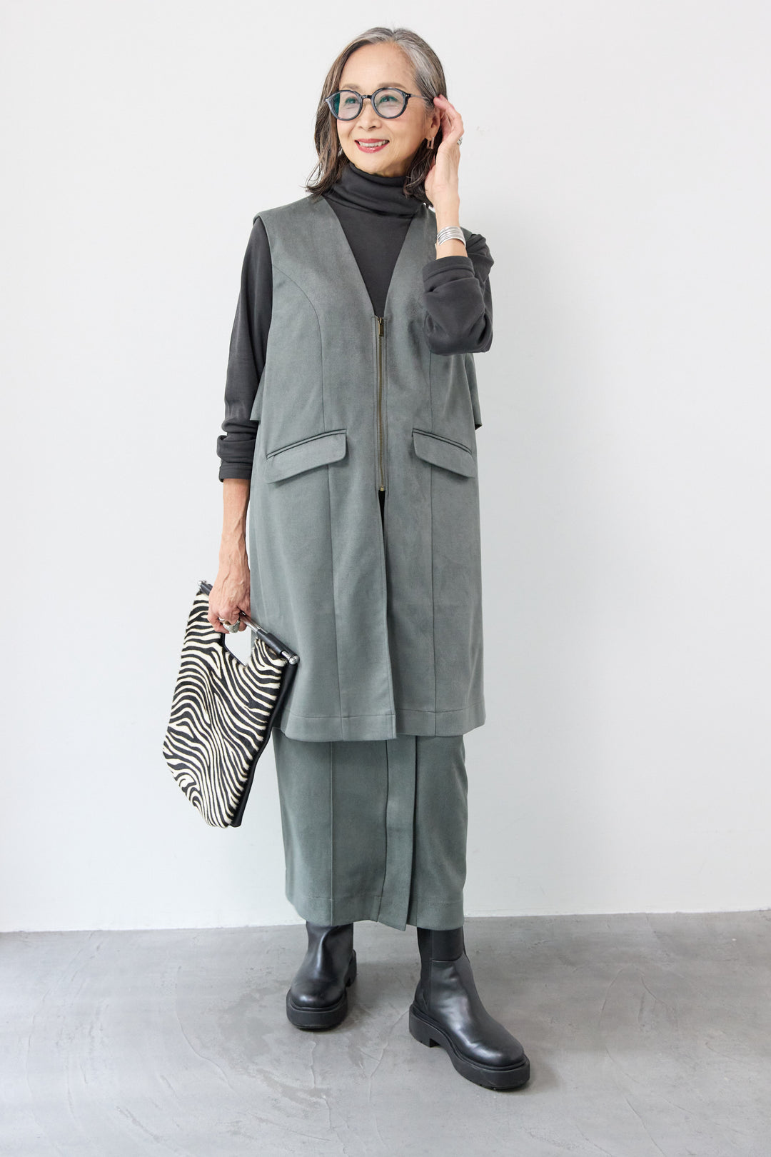 スエードポンチスカート