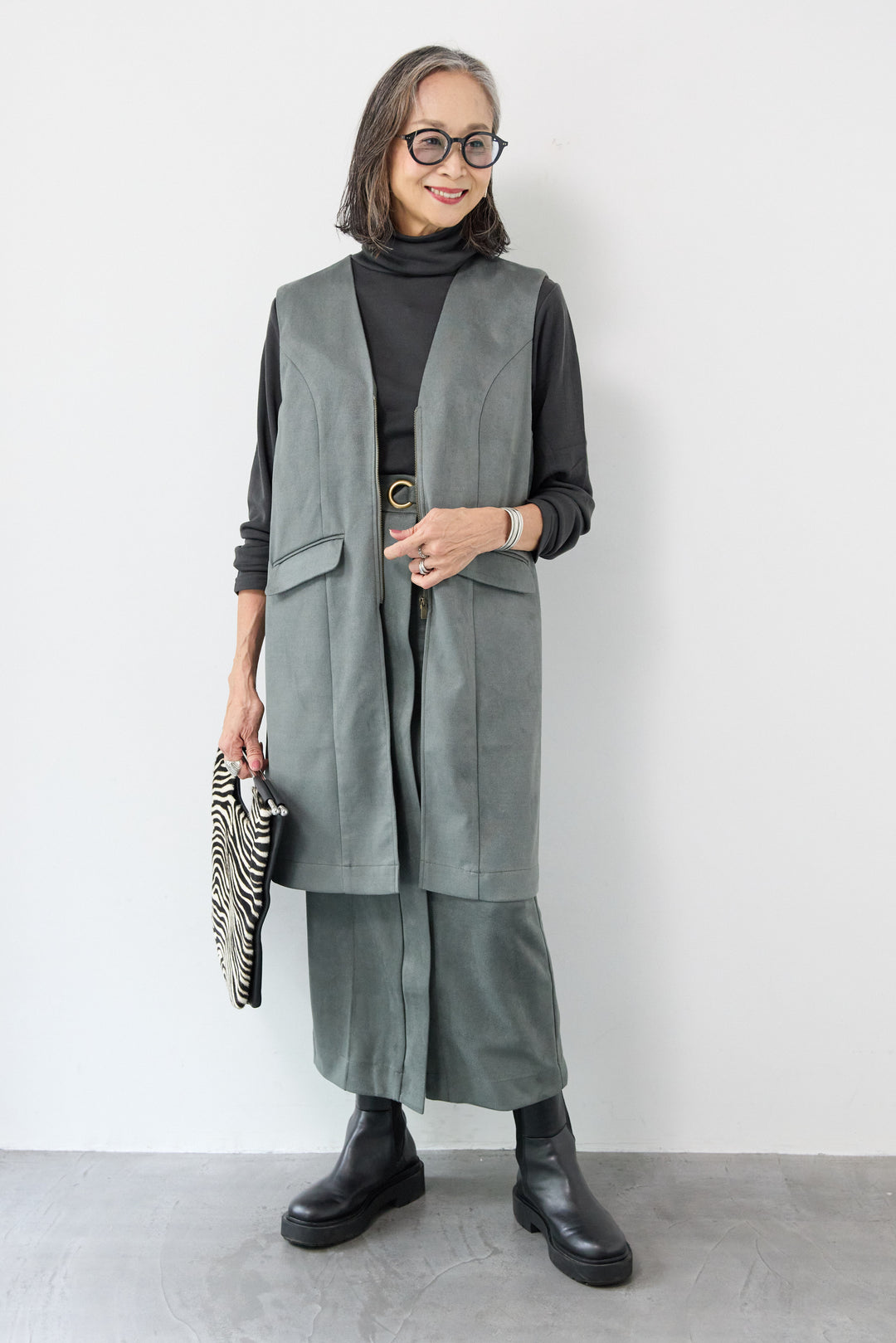 スエードポンチスカート