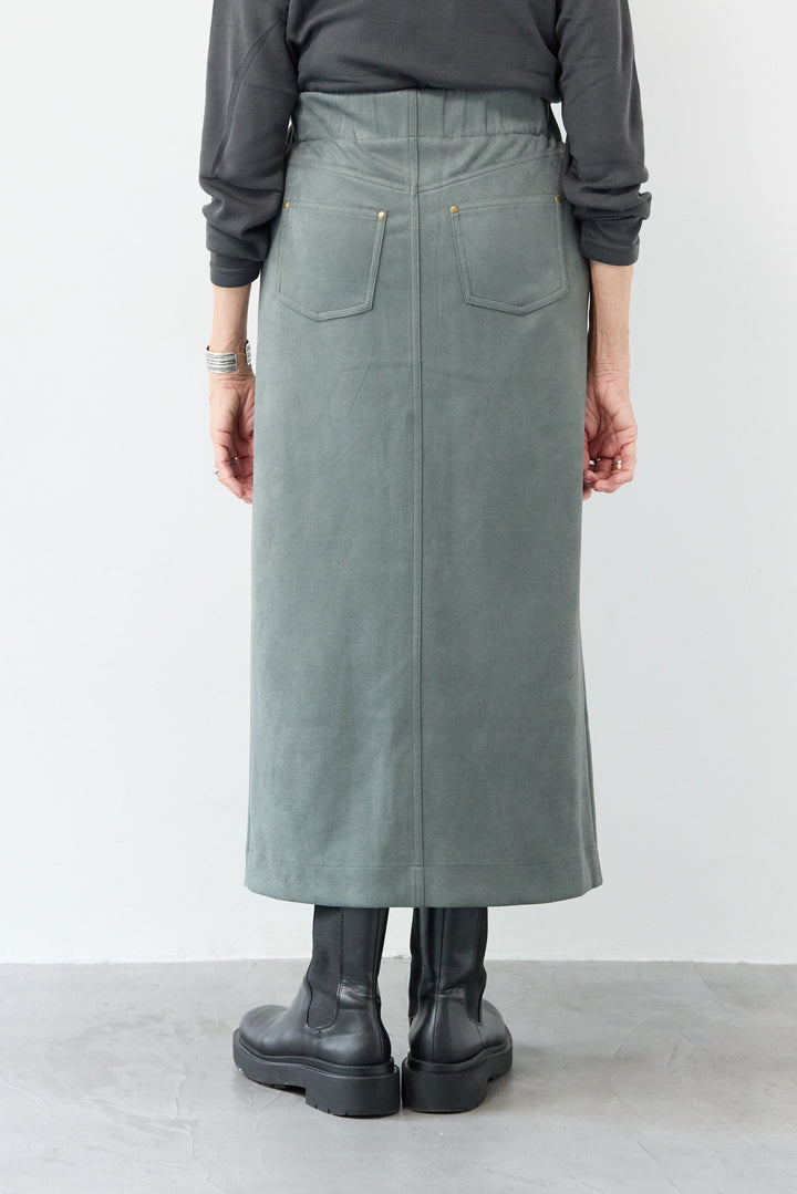 スエードポンチスカート