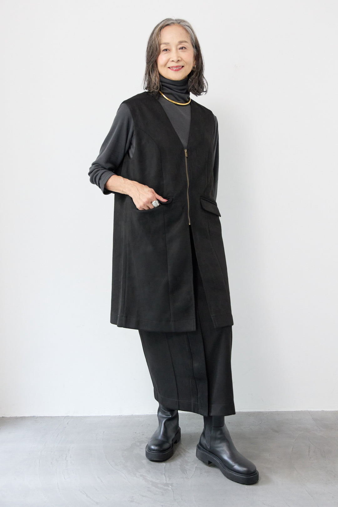 スエードポンチスカート