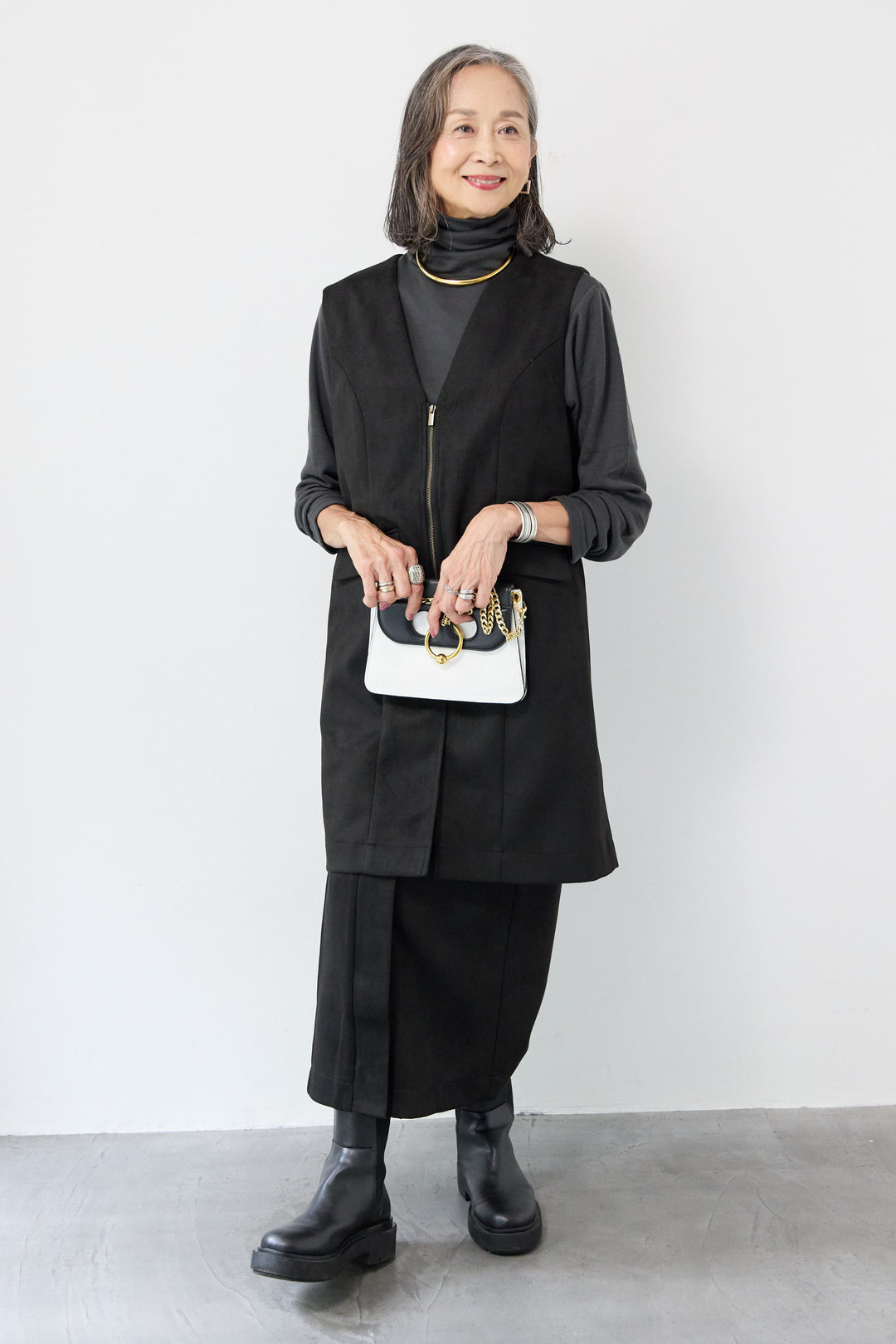 スエードポンチスカート