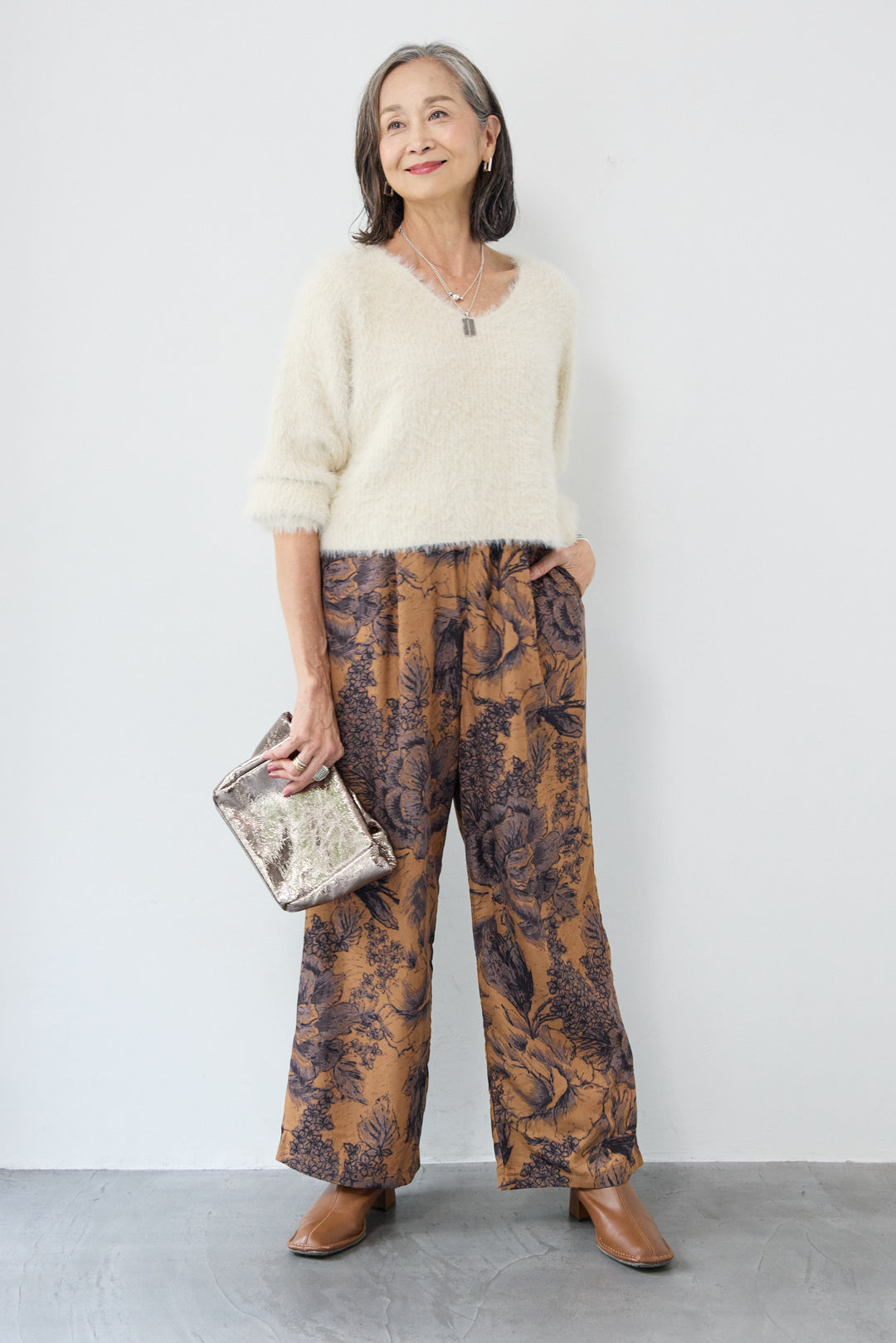 クロップド丈シャギーニット