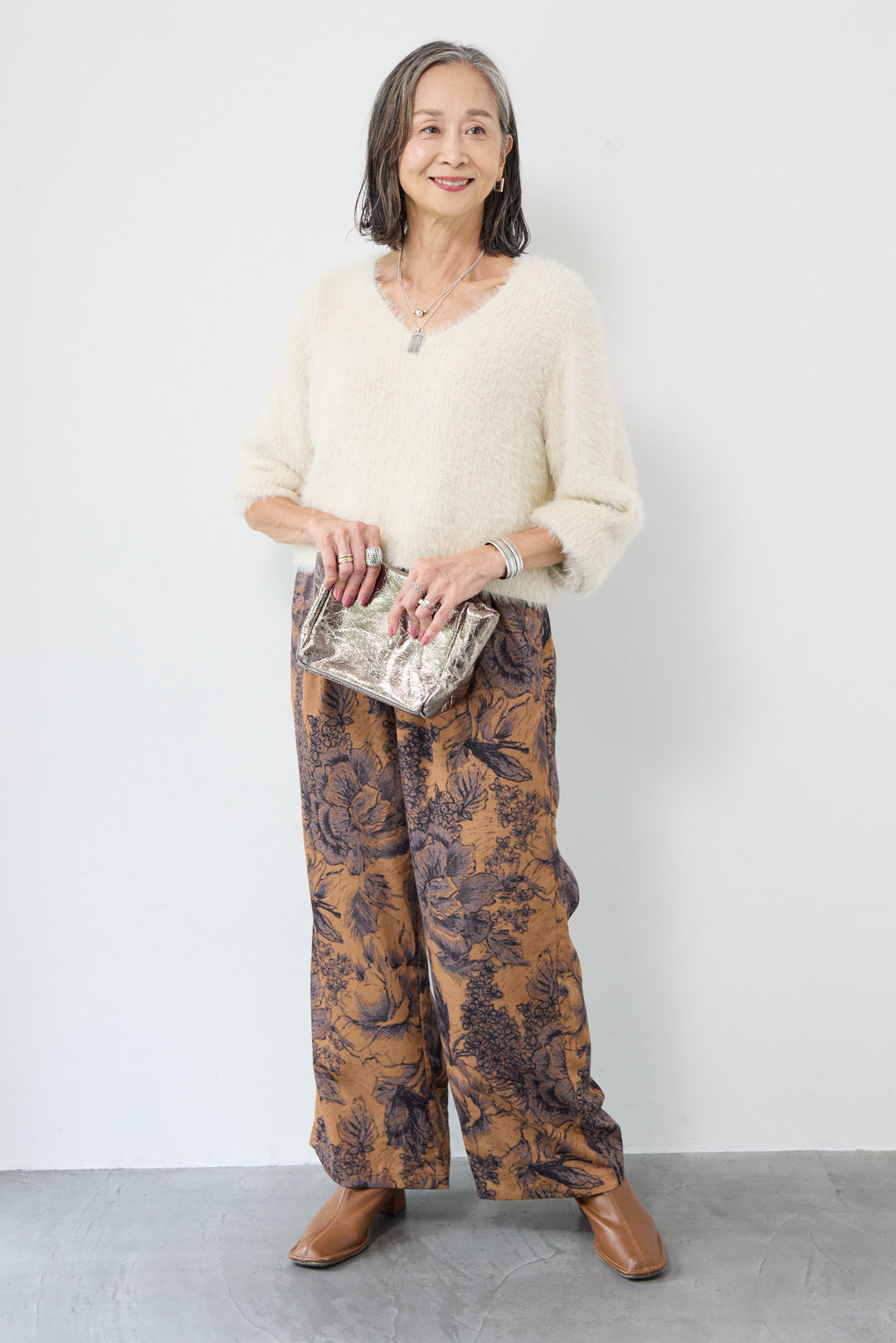 クロップド丈シャギーニット