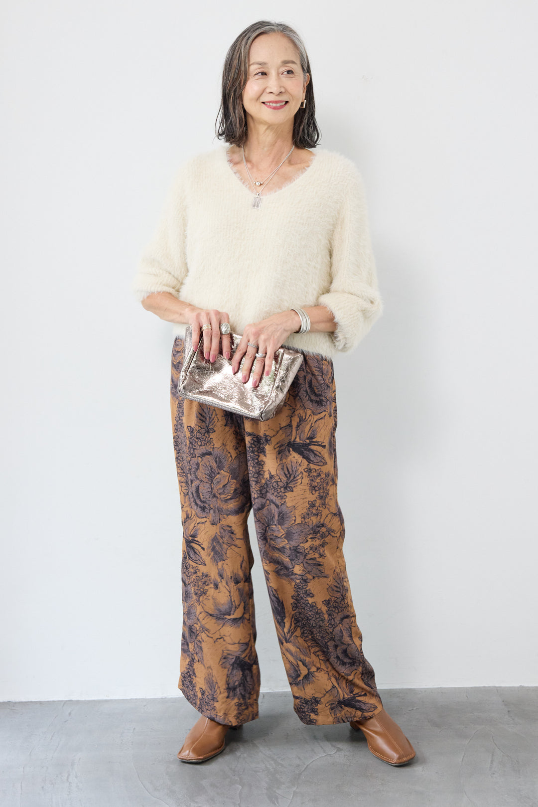 クロップド丈シャギーニット