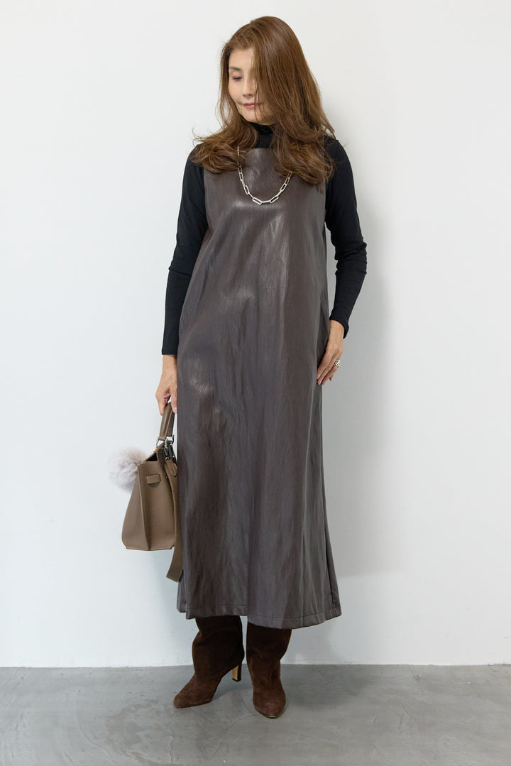 フェイクレザージャンパースカート+タートルインナー