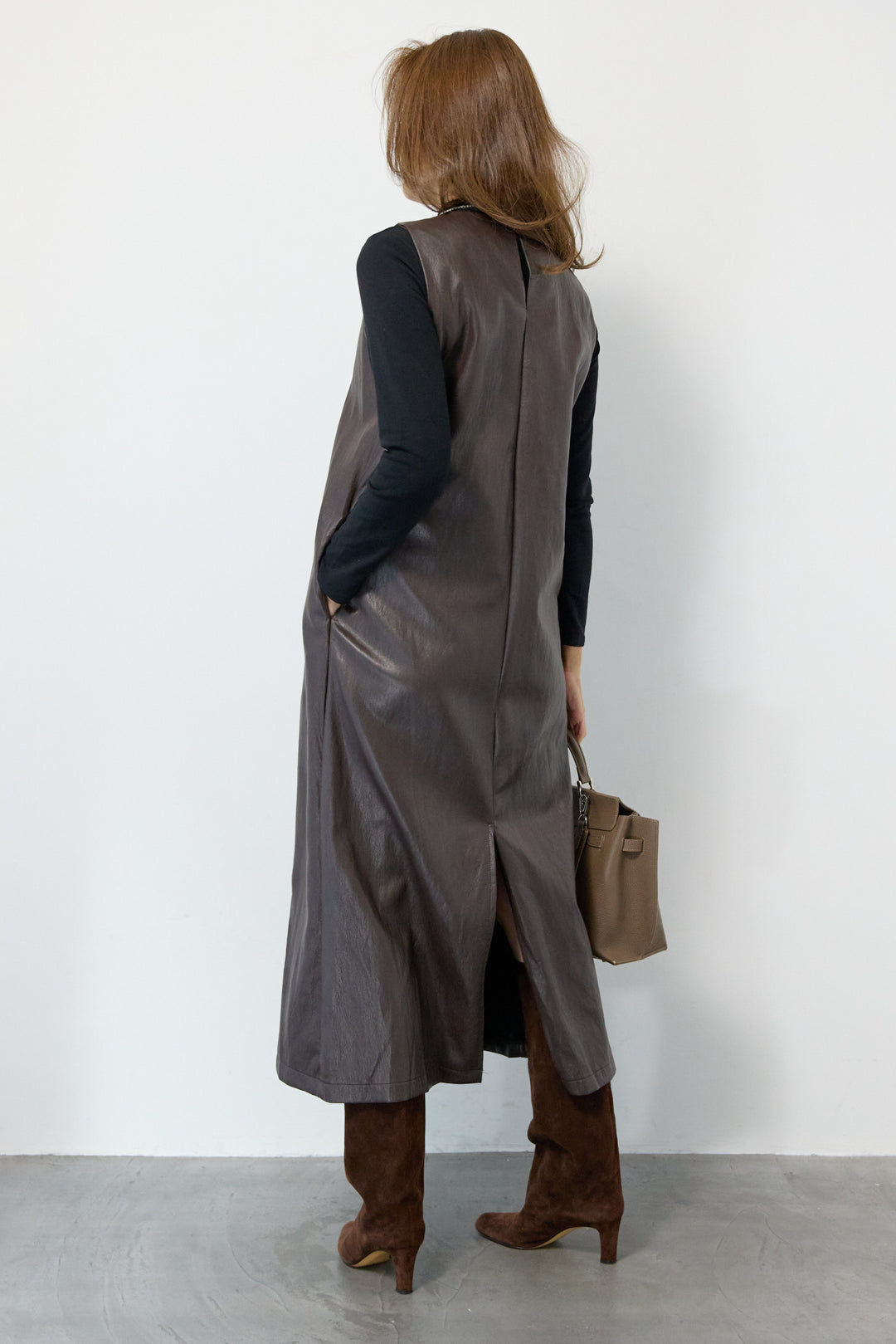 フェイクレザージャンパースカート+タートルインナー