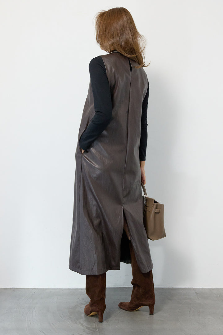 フェイクレザージャンパースカート+タートルインナー