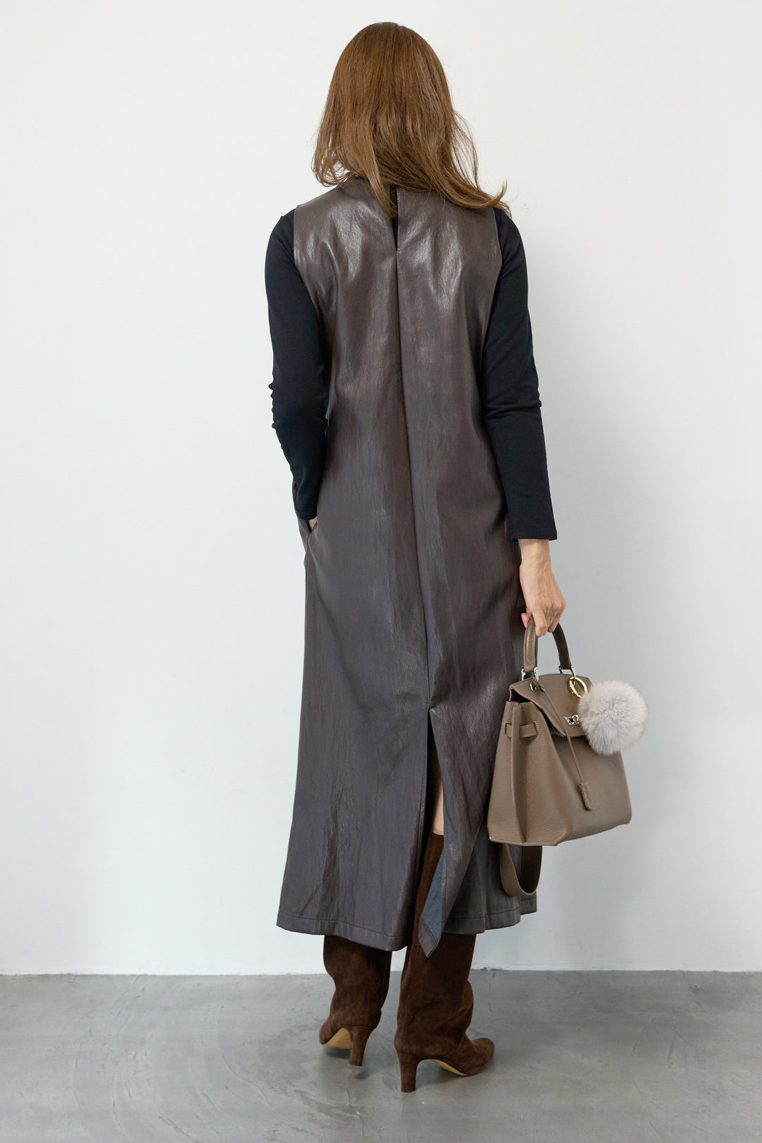 フェイクレザージャンパースカート+タートルインナー