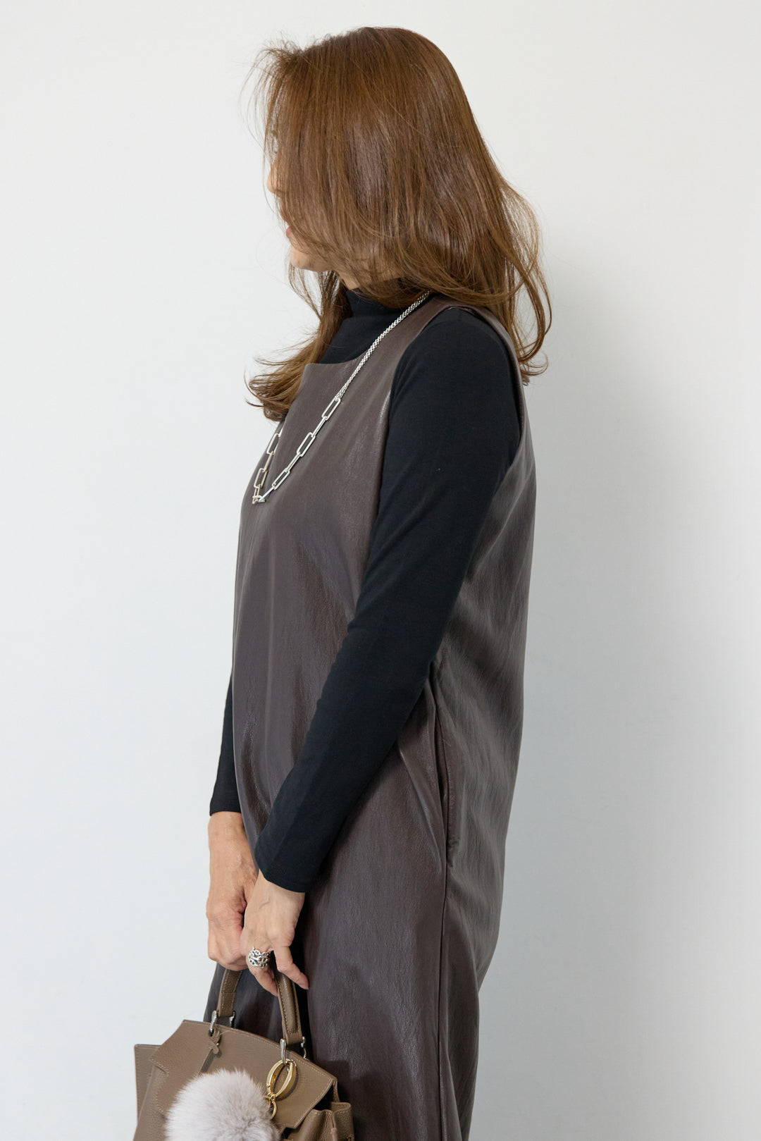 フェイクレザージャンパースカート+タートルインナー