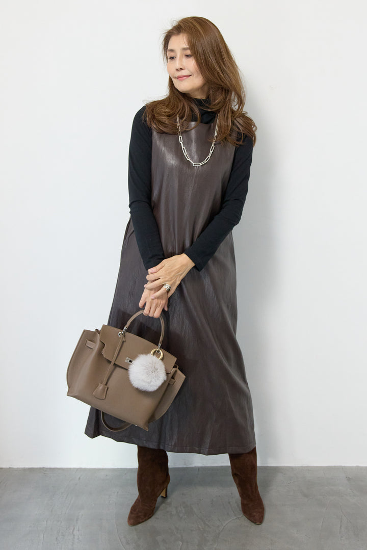 フェイクレザージャンパースカート+タートルインナー