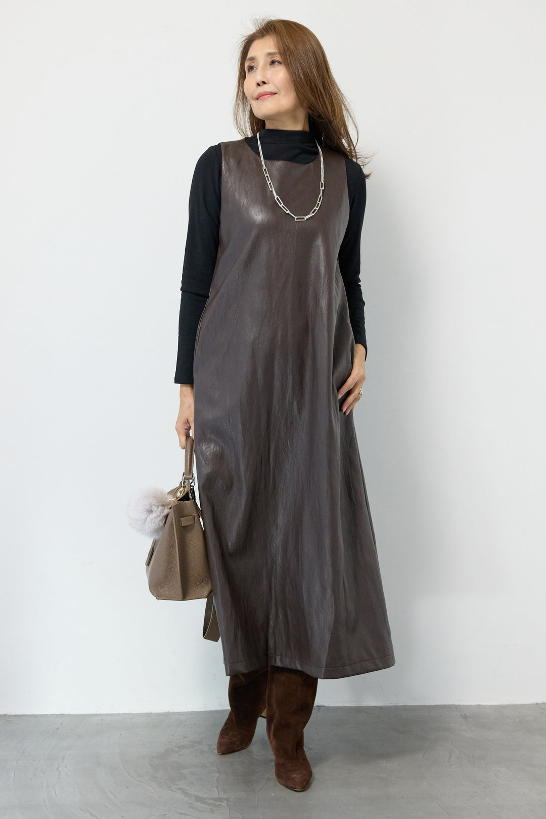 フェイクレザージャンパースカート+タートルインナー