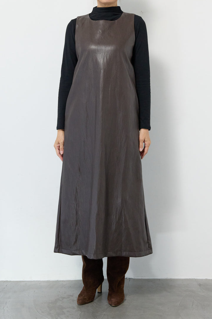 フェイクレザージャンパースカート+タートルインナー