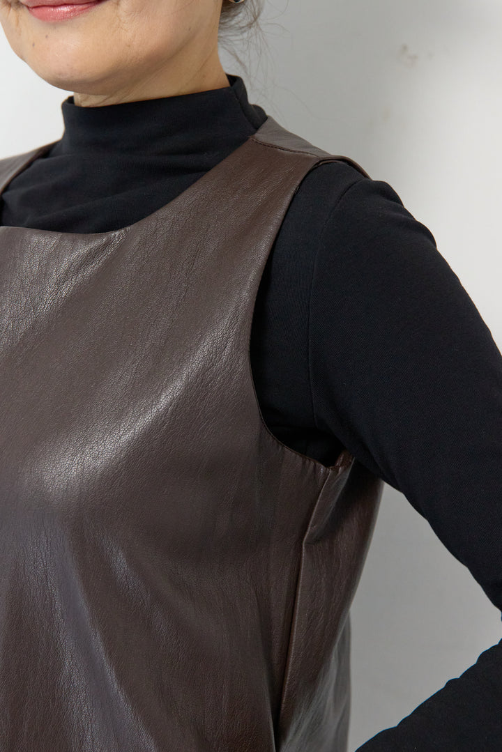 フェイクレザージャンパースカート+タートルインナー