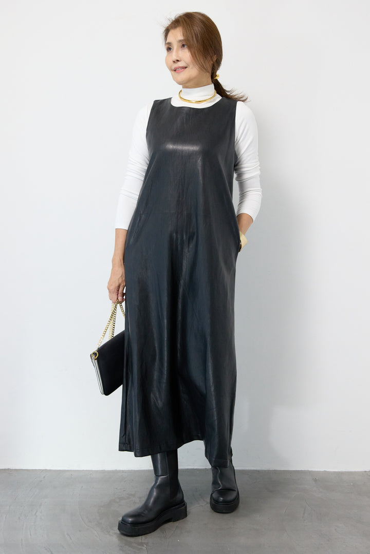 フェイクレザージャンパースカート+タートルインナー