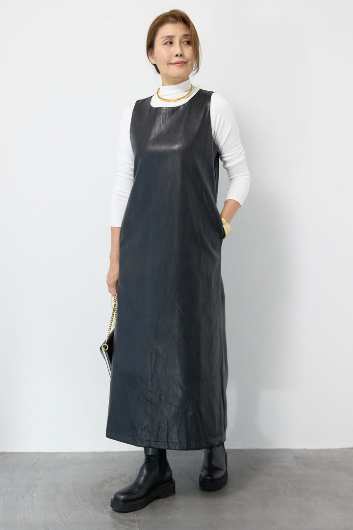 フェイクレザージャンパースカート+タートルインナー