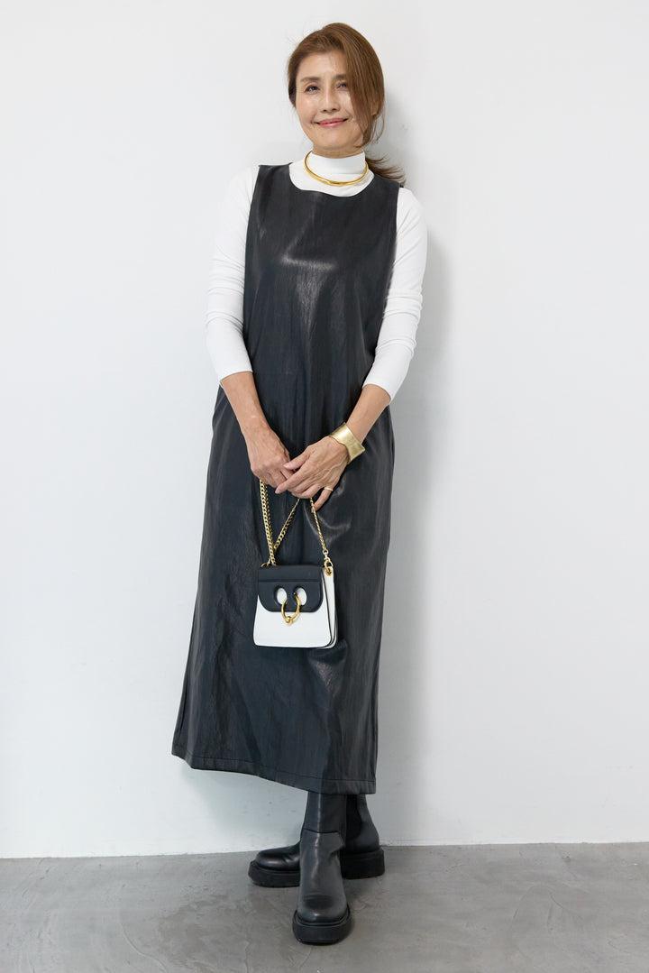 フェイクレザージャンパースカート+タートルインナー