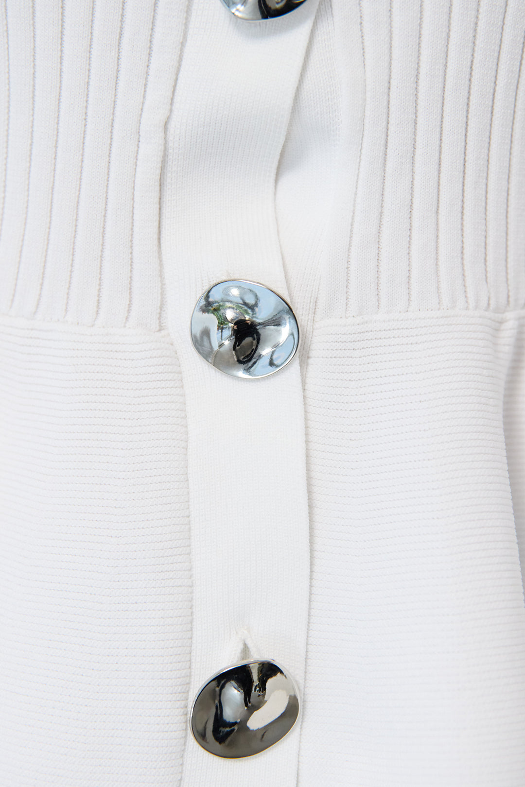 ニュアンス釦ペプラムニットカーディガン