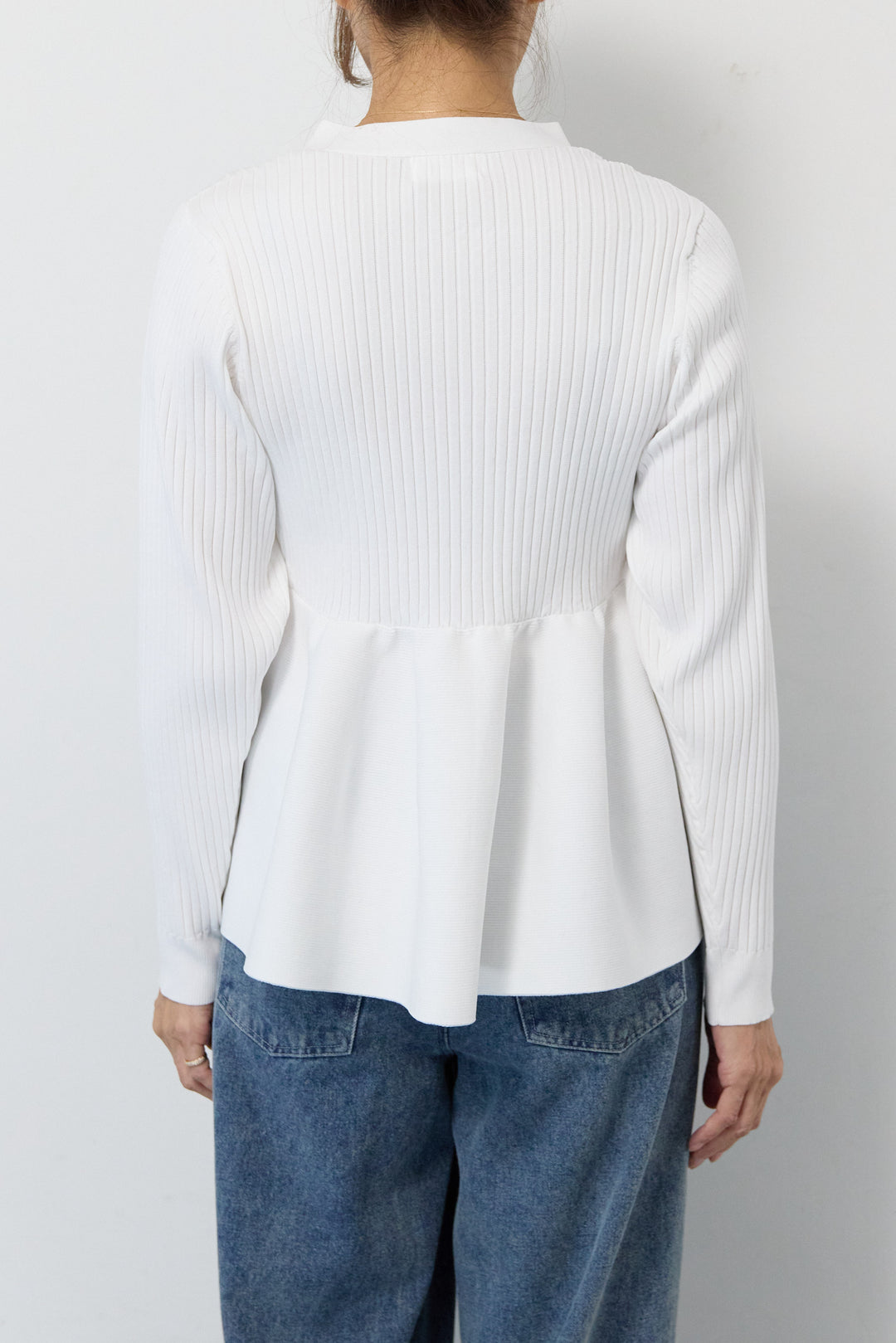 ニュアンス釦ペプラムニットカーディガン