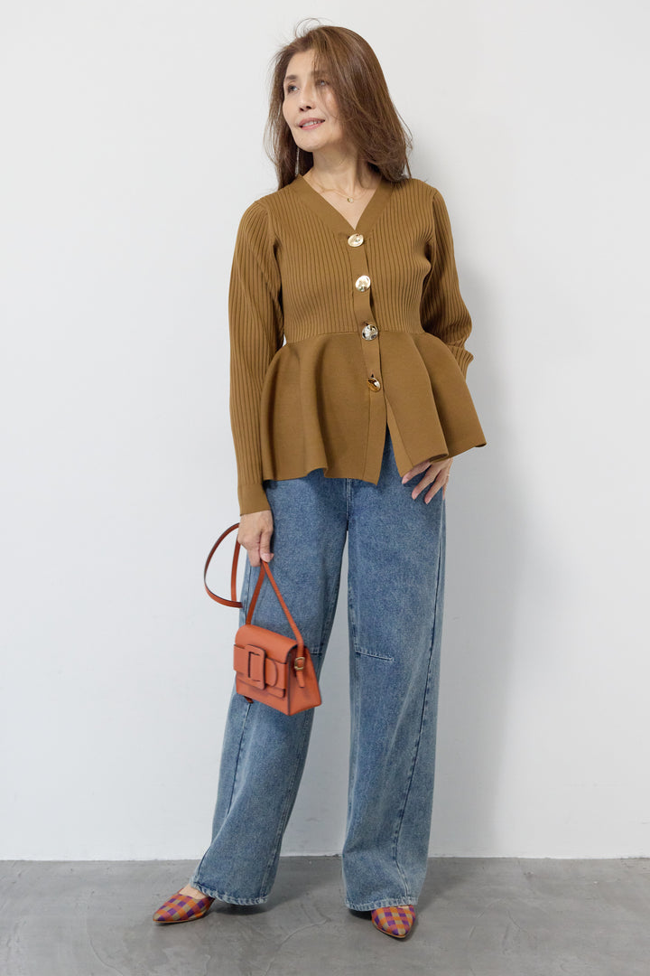 ニュアンス釦ペプラムニットカーディガン