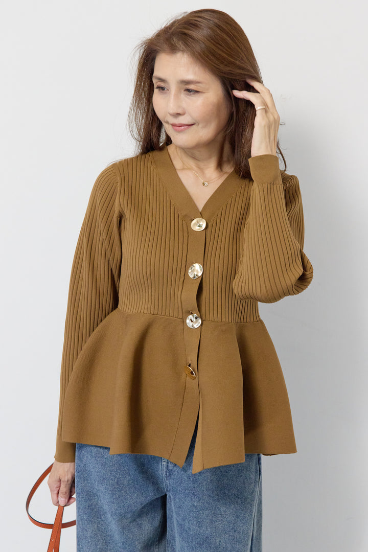 ニュアンス釦ペプラムニットカーディガン