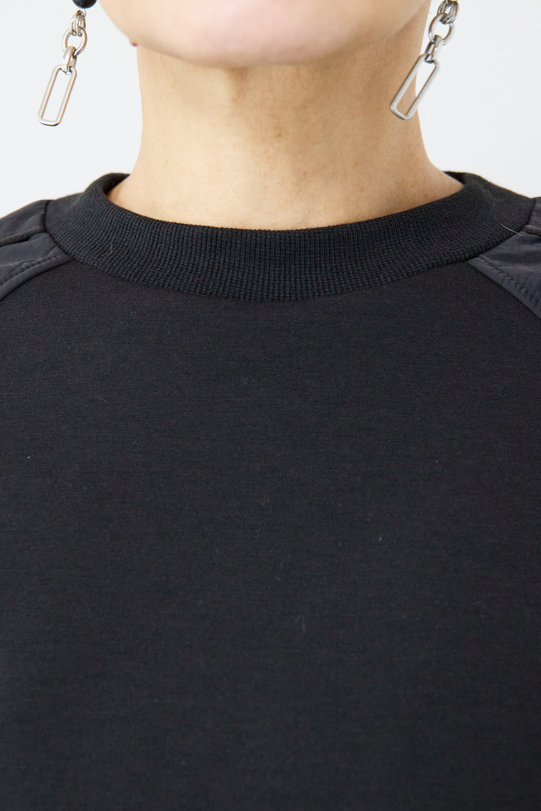 ナイロンラグランスリーブ ダンボールプルオーバー