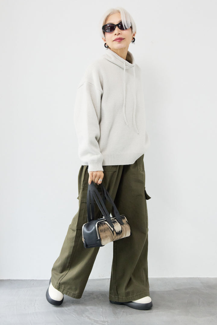 ルーズハイネックニット