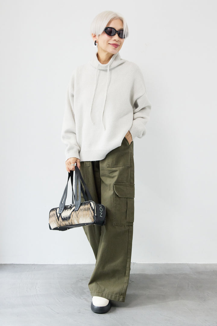 ルーズハイネックニット