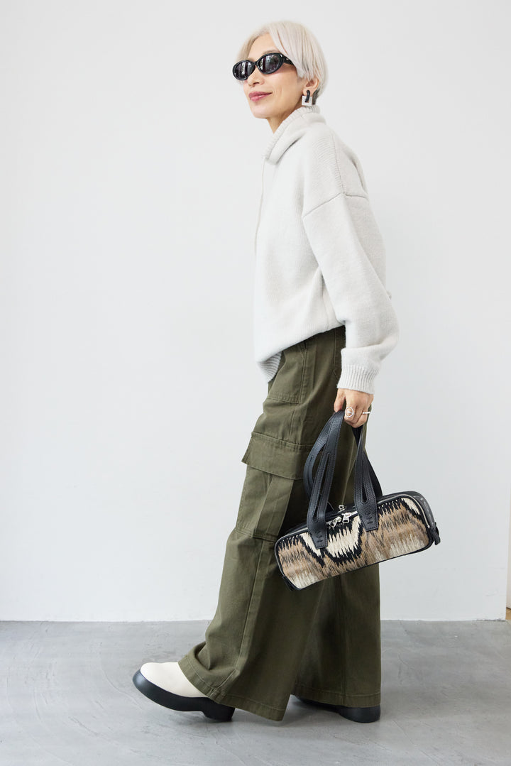 ルーズハイネックニット