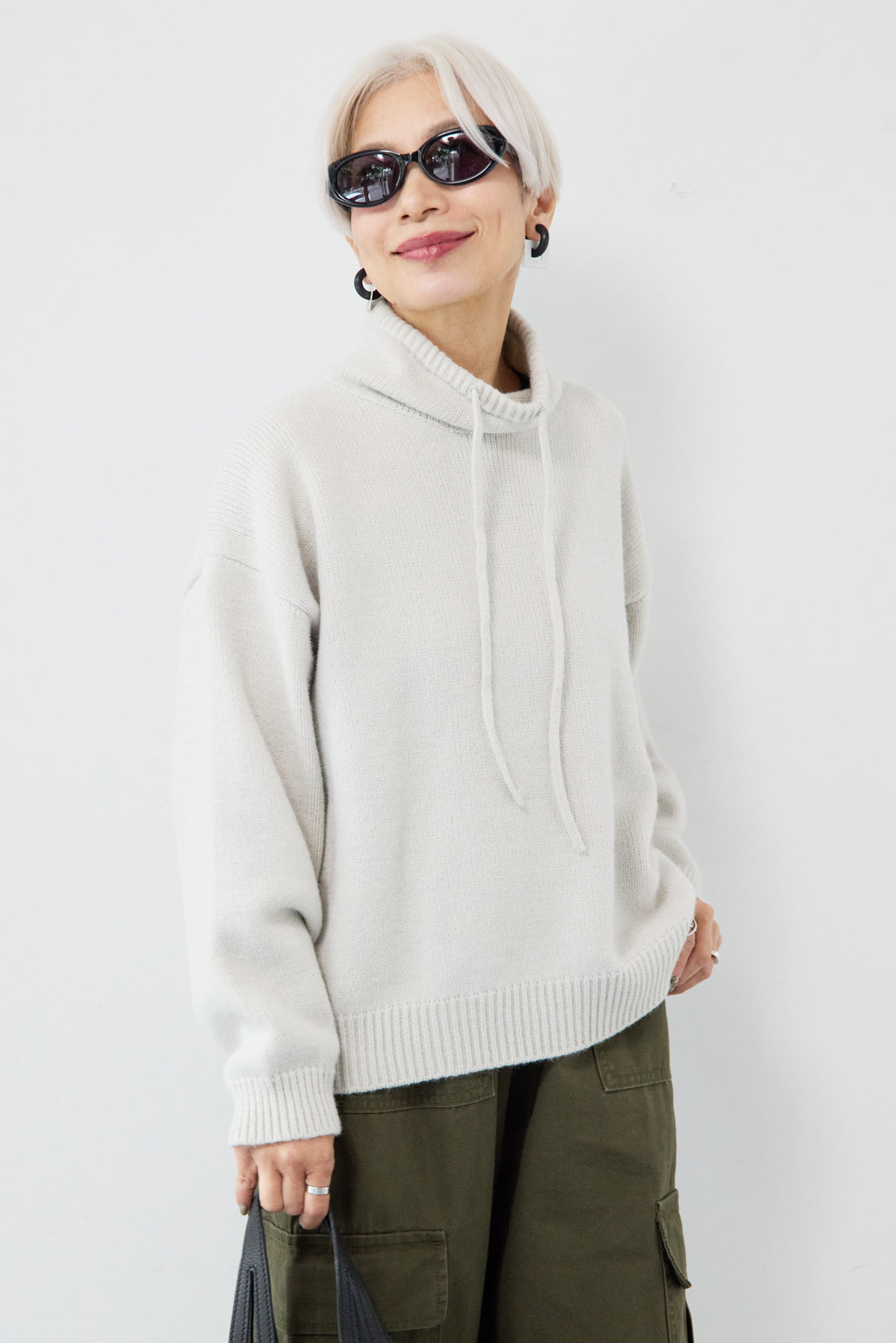 ルーズハイネックニット