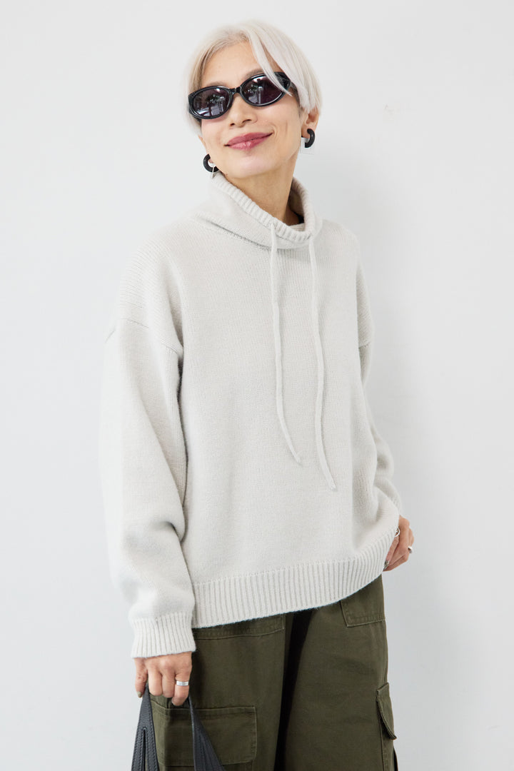 ルーズハイネックニット