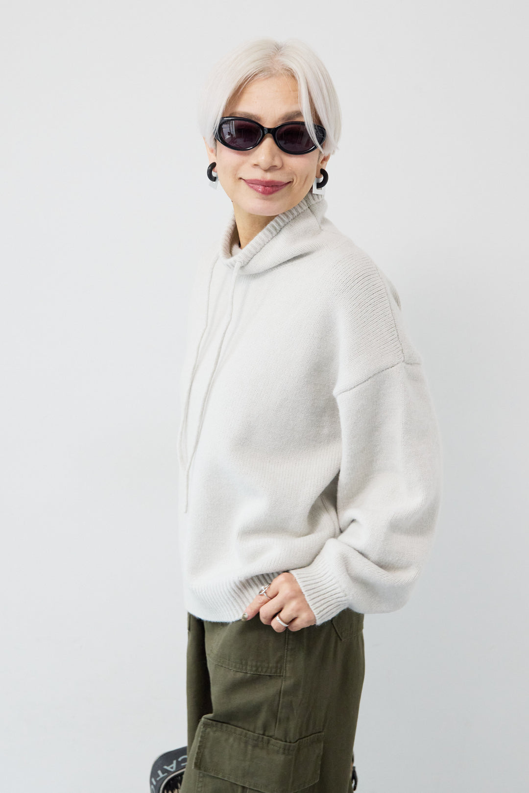 ルーズハイネックニット