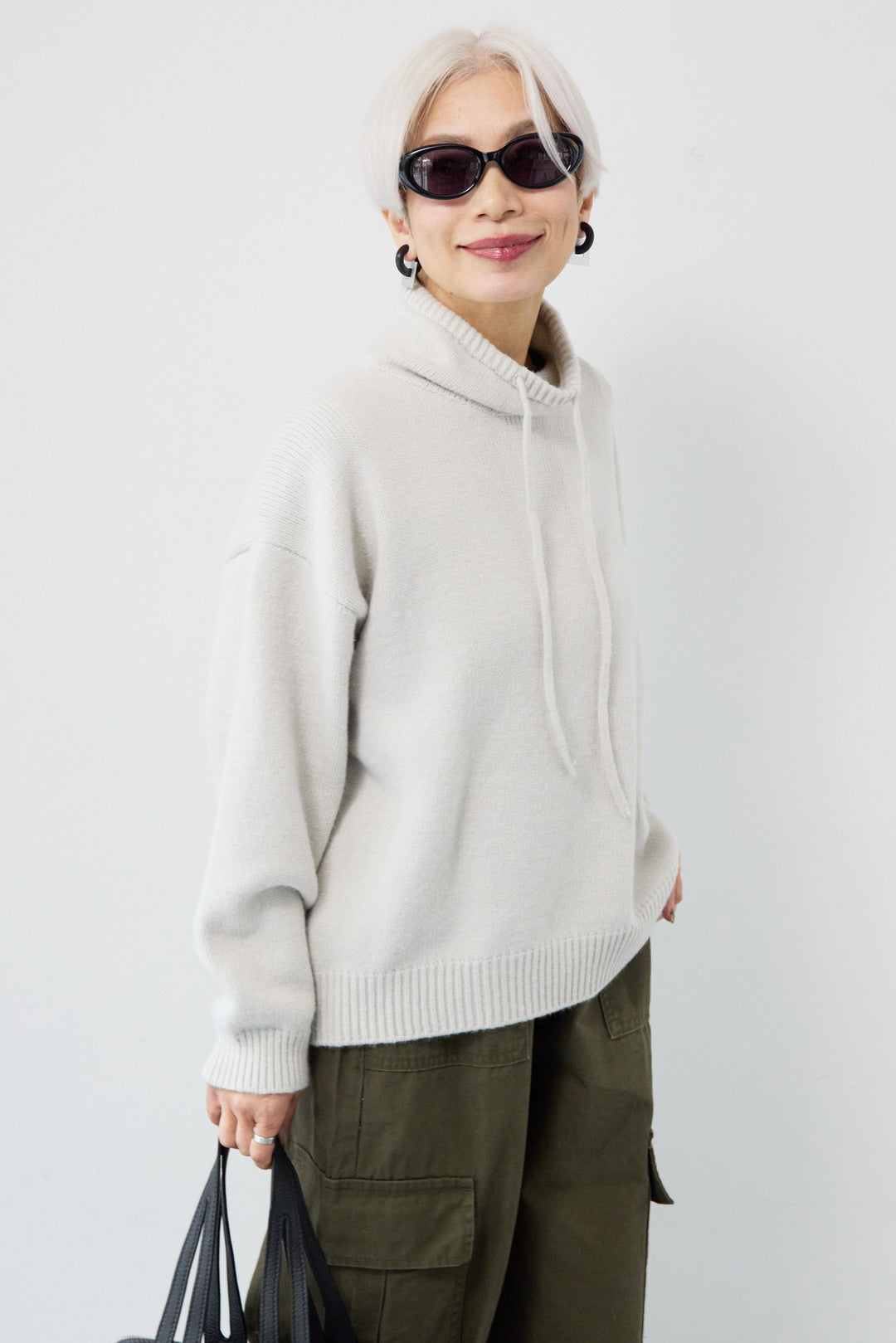 ルーズハイネックニット