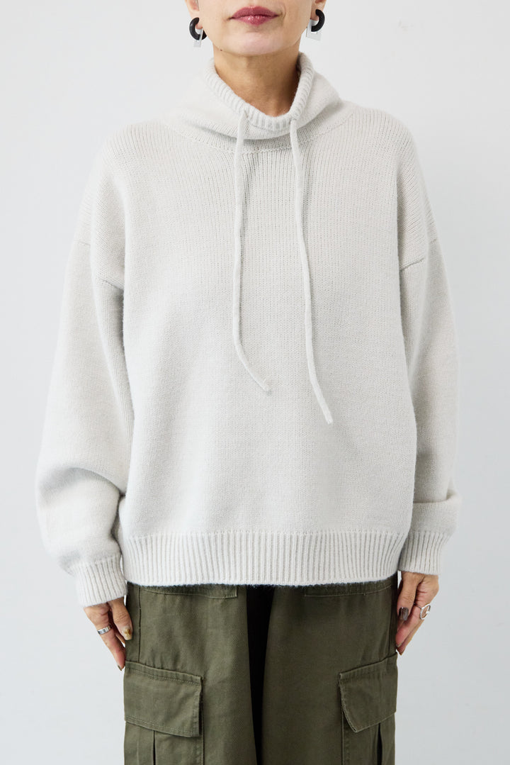 ルーズハイネックニット