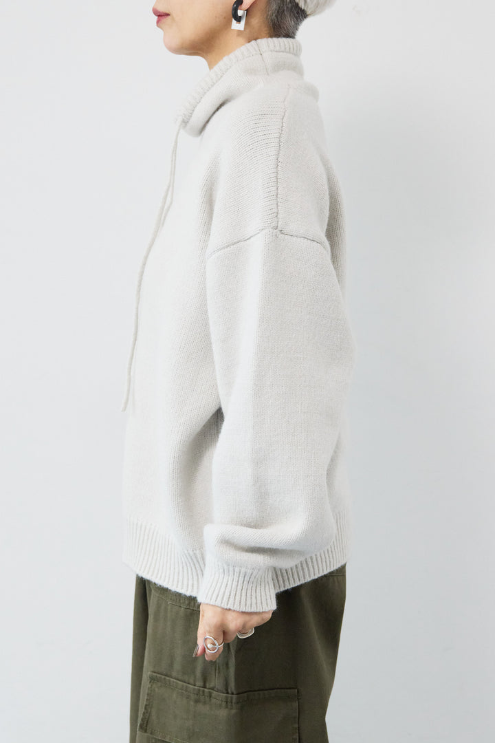 ルーズハイネックニット