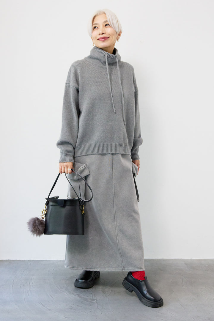 ルーズハイネックニット