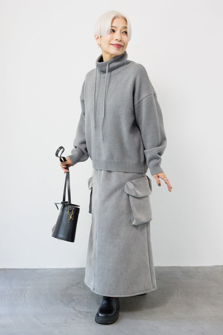 ルーズハイネックニット