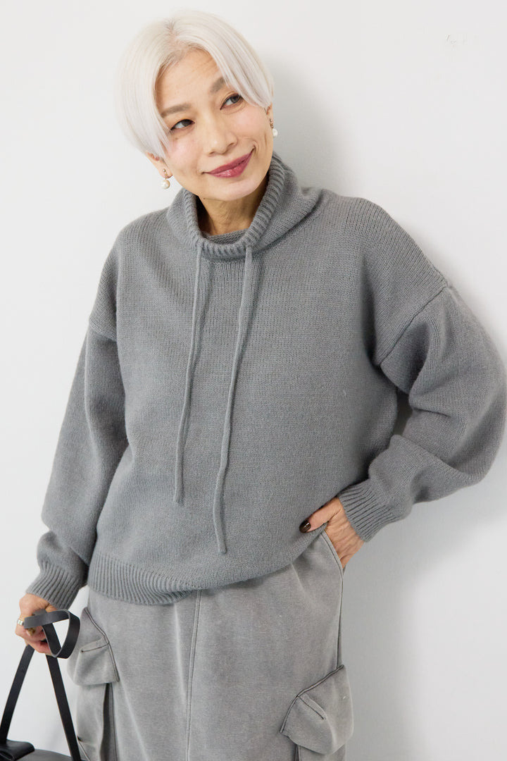 ルーズハイネックニット