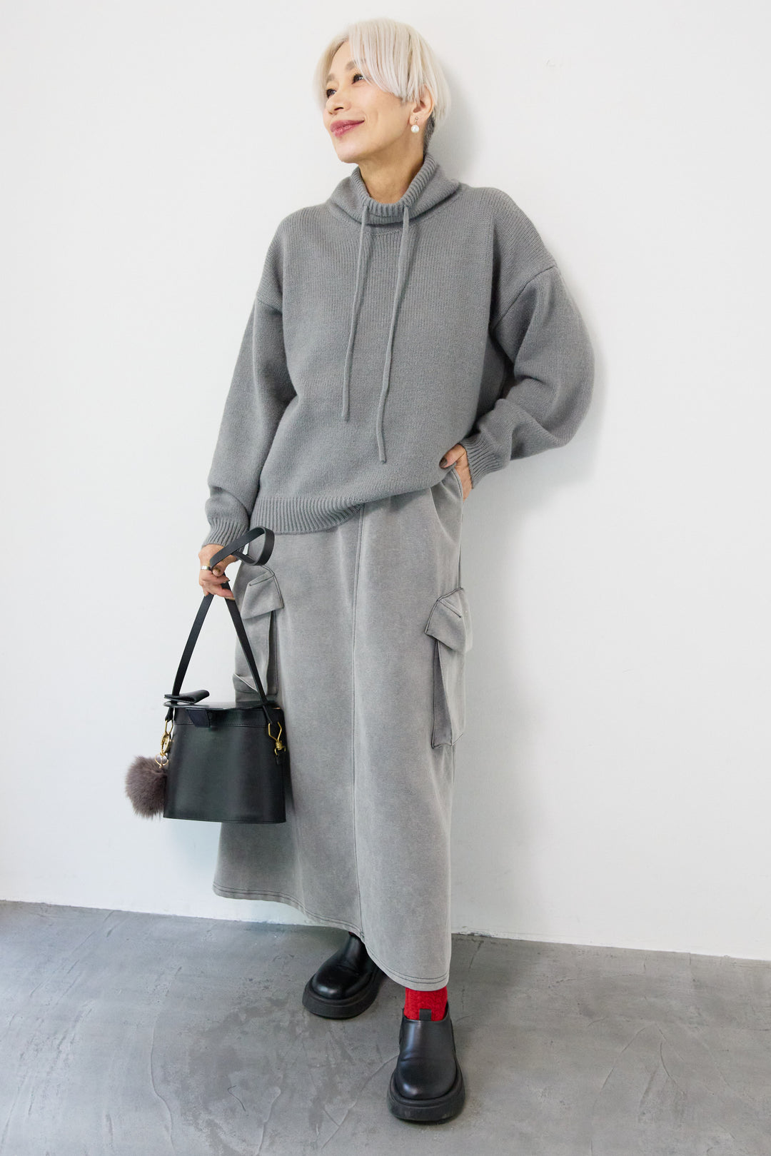 ルーズハイネックニット