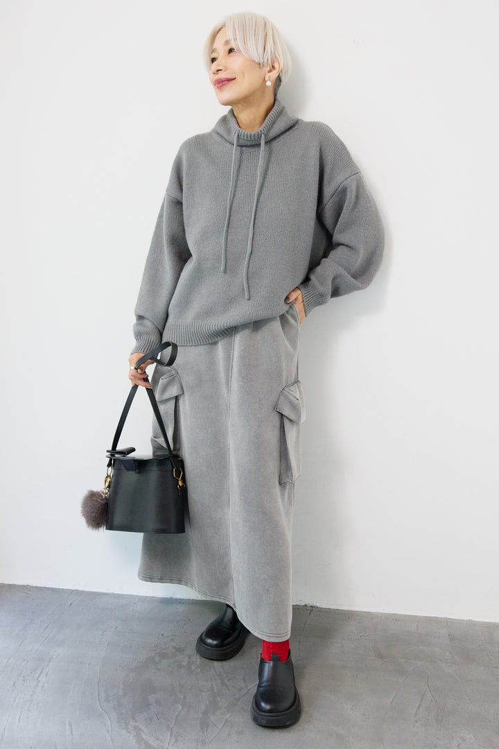 ルーズハイネックニット