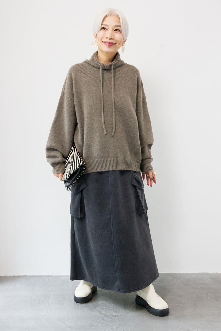 ルーズハイネックニット
