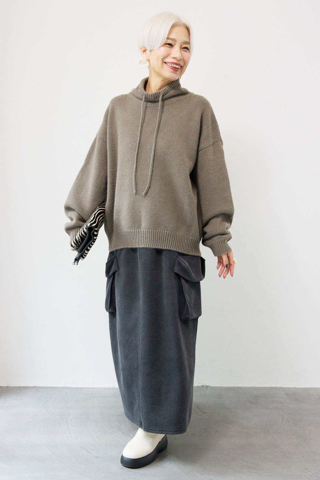 ルーズハイネックニット