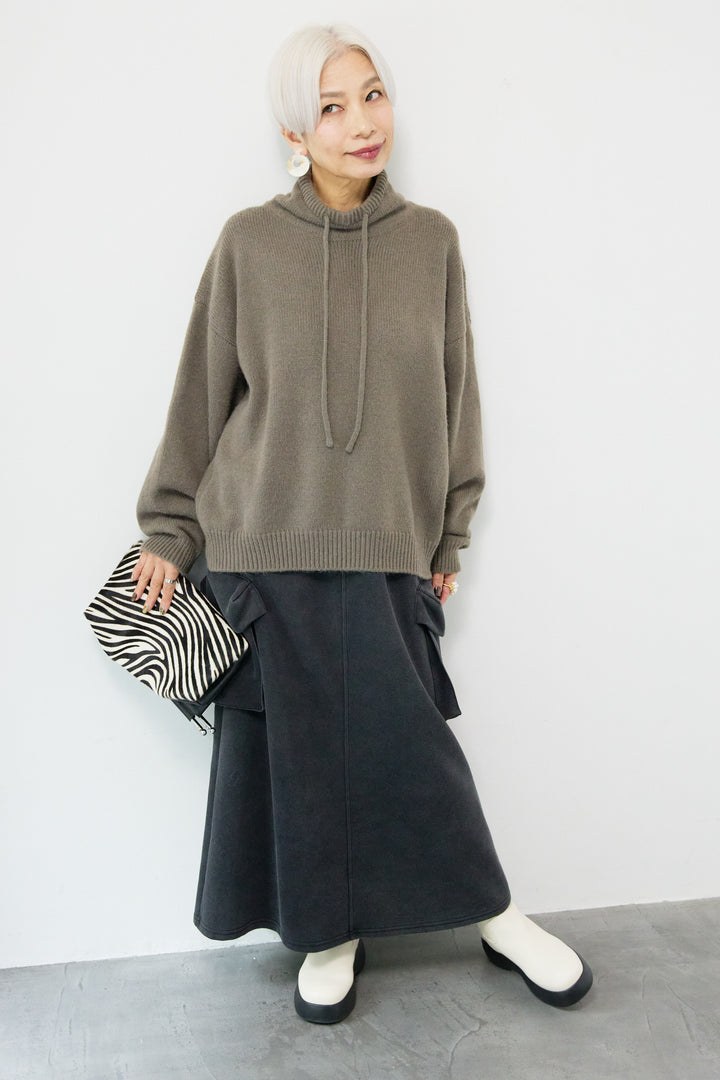 ルーズハイネックニット