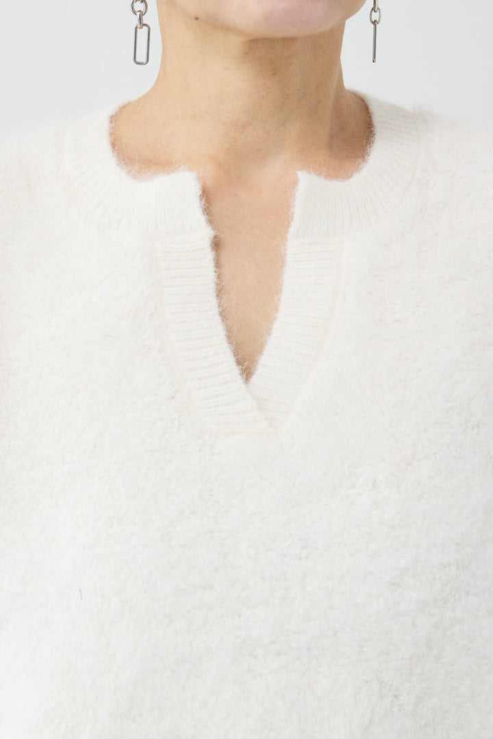 キーネックウールモヘヤニット