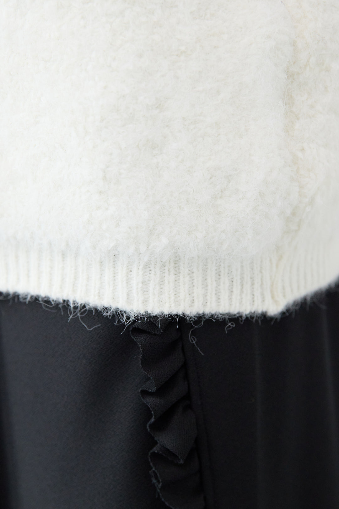 キーネックウールモヘヤニット